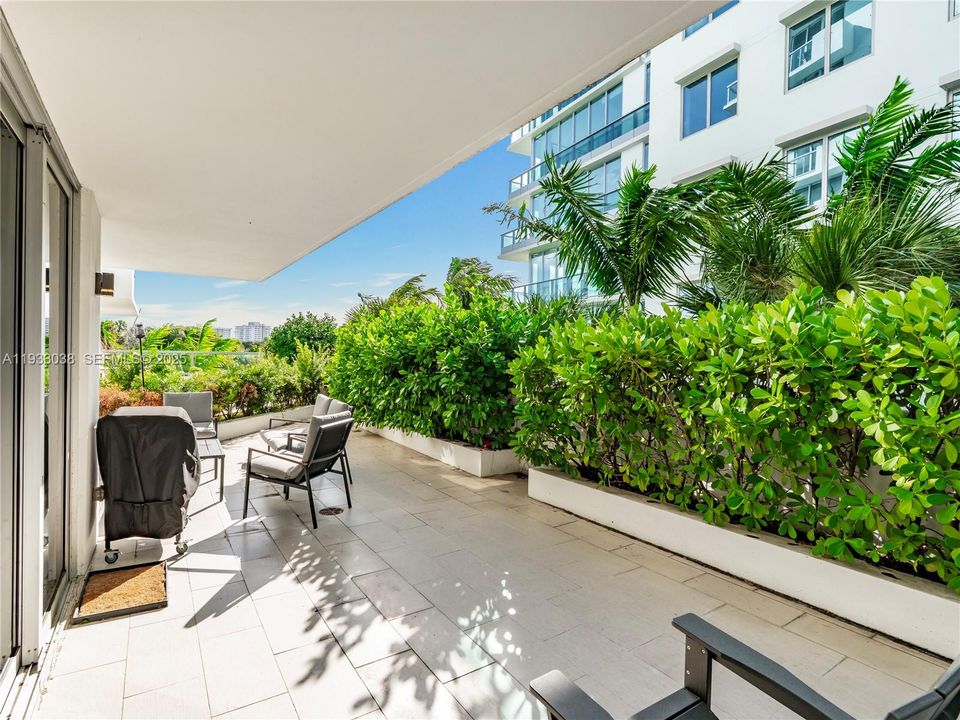 For Sale: $1,225,000 (3 beds, 3 baths, 1336 Square Feet)