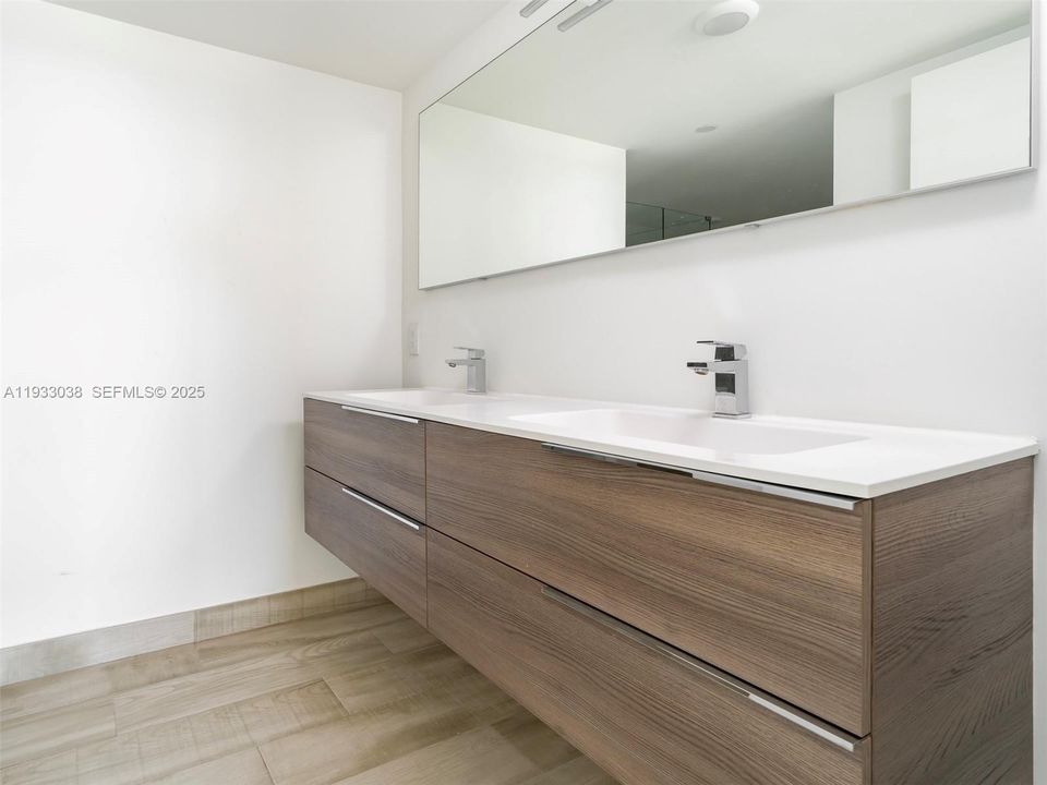 For Sale: $1,225,000 (3 beds, 3 baths, 1336 Square Feet)