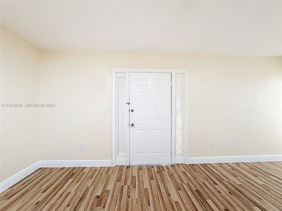 For Rent: $1,600 (1 beds, 1 baths, 7041 Square Feet)