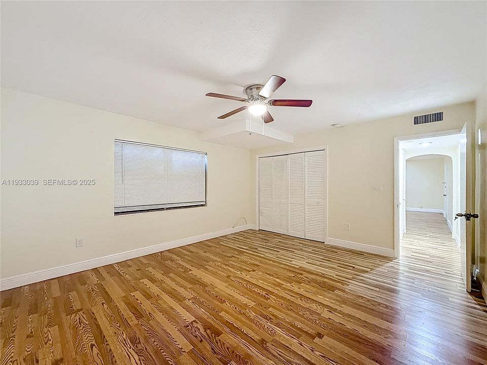 For Rent: $1,600 (1 beds, 1 baths, 7041 Square Feet)