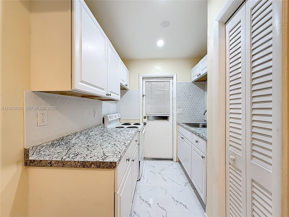 For Rent: $1,600 (1 beds, 1 baths, 7041 Square Feet)
