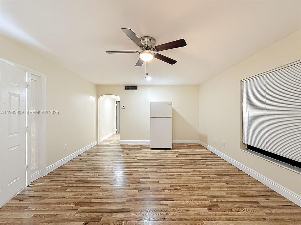 For Rent: $1,600 (1 beds, 1 baths, 7041 Square Feet)