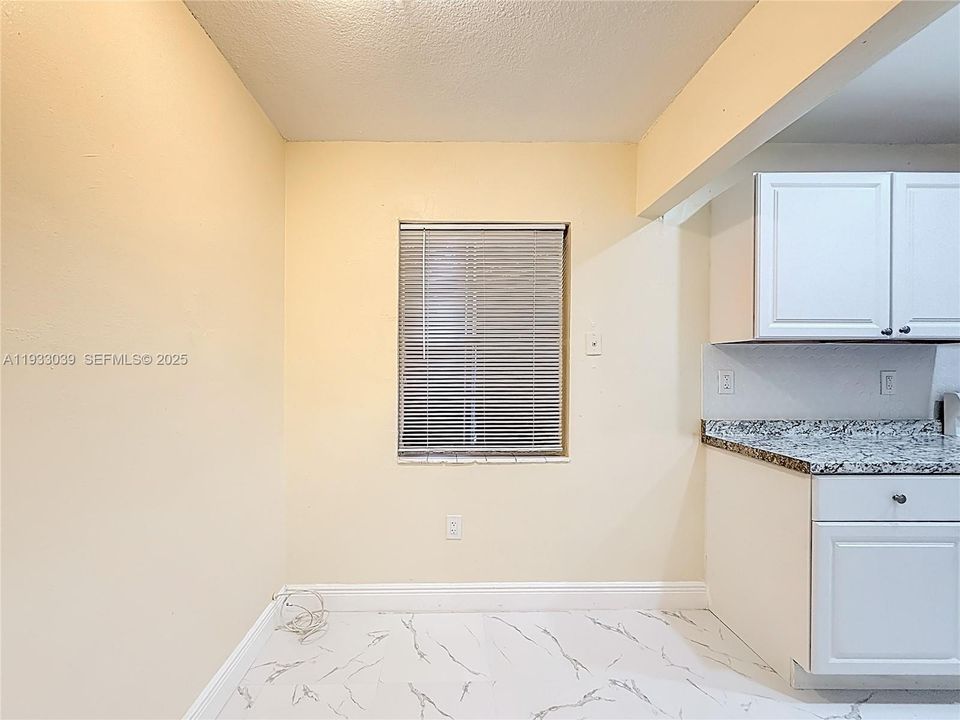 For Rent: $1,600 (1 beds, 1 baths, 7041 Square Feet)