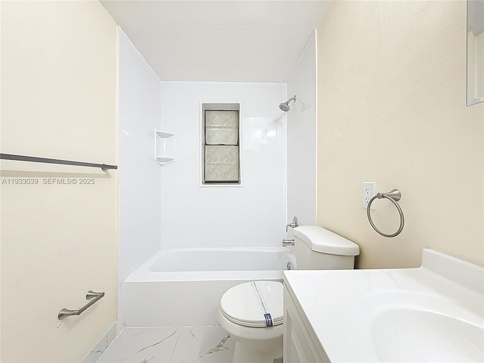 For Rent: $1,600 (1 beds, 1 baths, 7041 Square Feet)