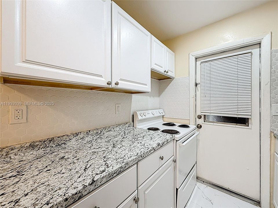 For Rent: $1,600 (1 beds, 1 baths, 7041 Square Feet)