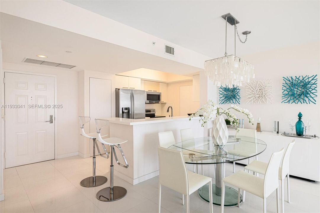 出租: $3,600 (2 贝兹, 2 浴室, 1175 平方英尺)