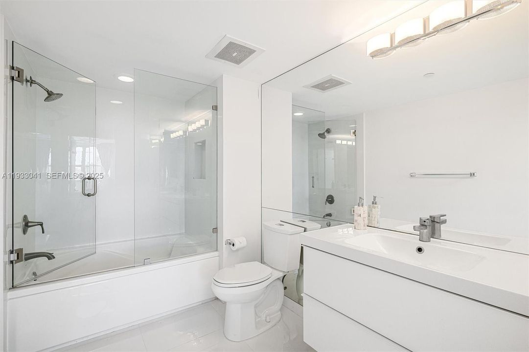 出租: $3,600 (2 贝兹, 2 浴室, 1175 平方英尺)