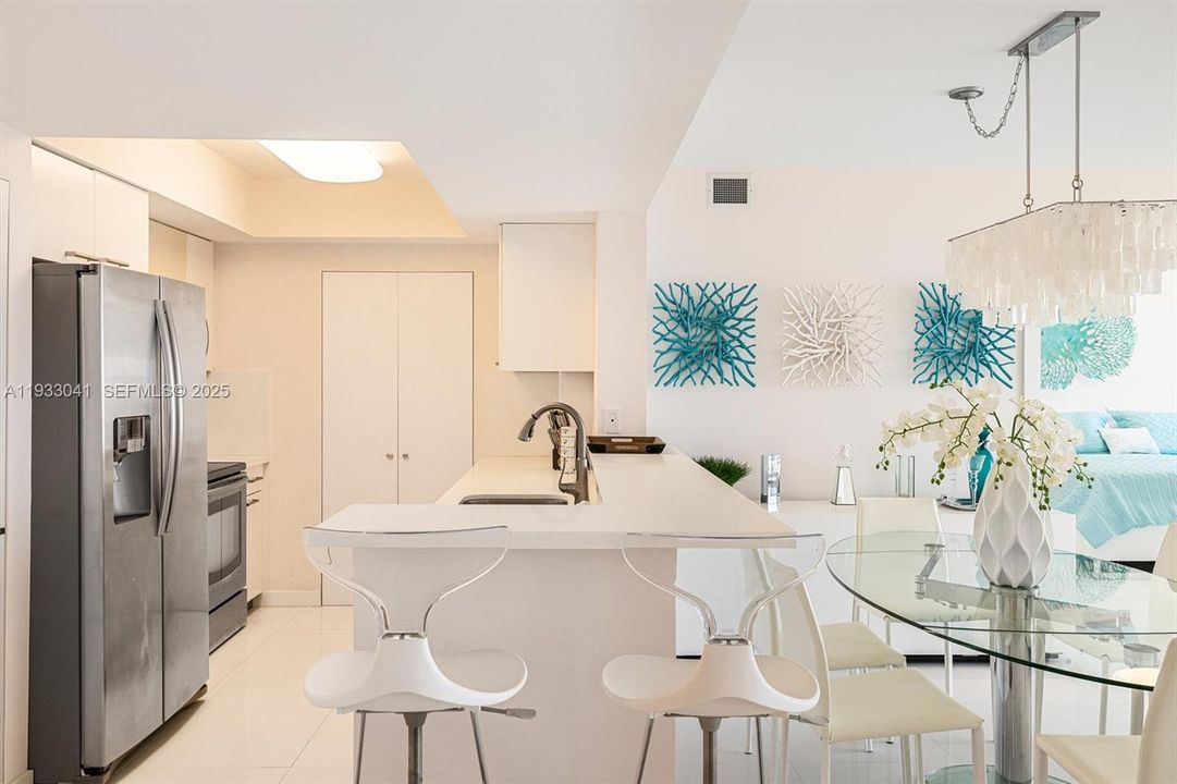 出租: $3,600 (2 贝兹, 2 浴室, 1175 平方英尺)