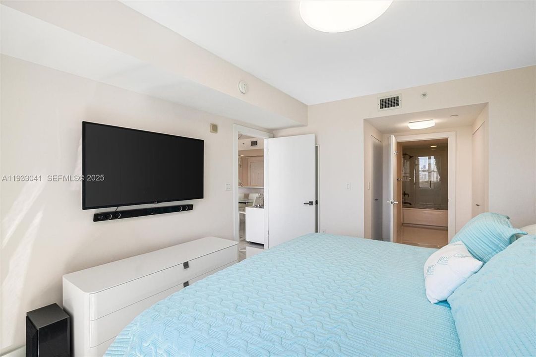 出租: $3,600 (2 贝兹, 2 浴室, 1175 平方英尺)