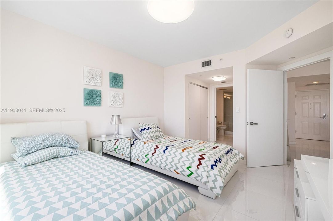 出租: $3,600 (2 贝兹, 2 浴室, 1175 平方英尺)