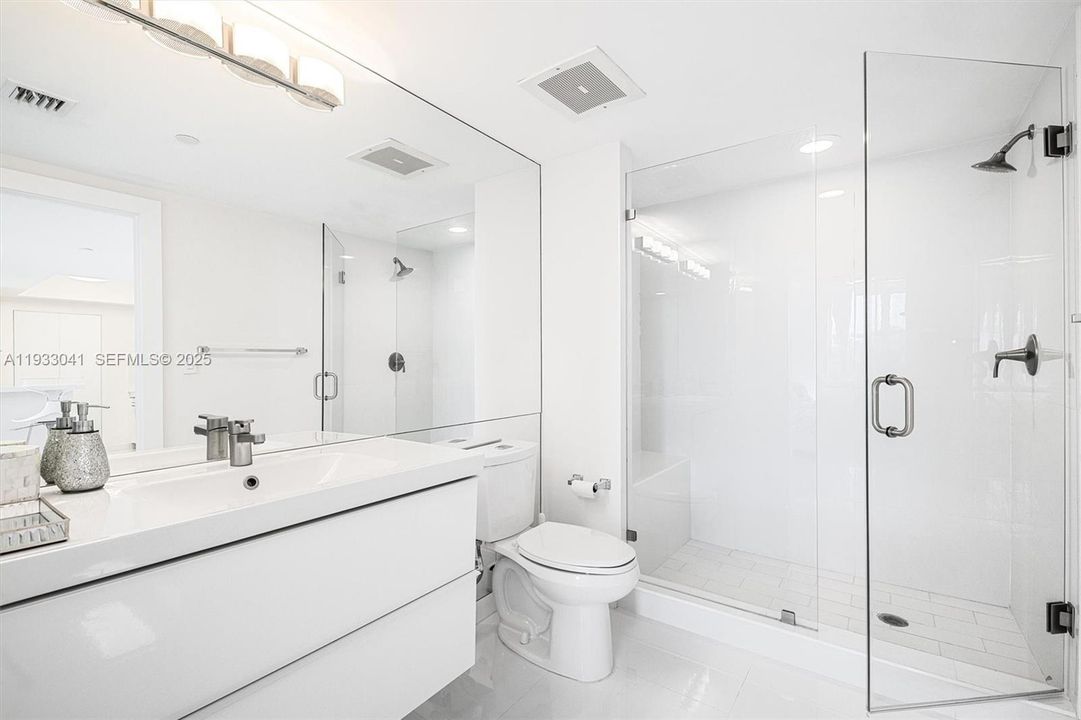 出租: $3,600 (2 贝兹, 2 浴室, 1175 平方英尺)