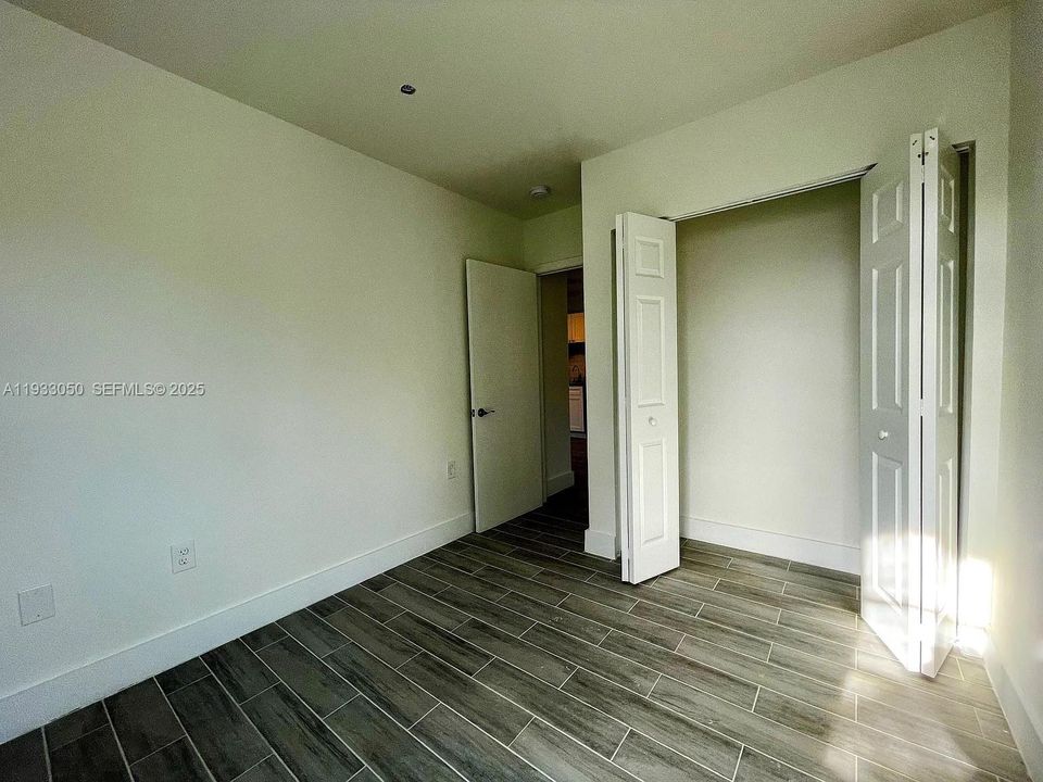 出租: $2,250 (2 贝兹, 1 浴室, 3688 平方英尺)