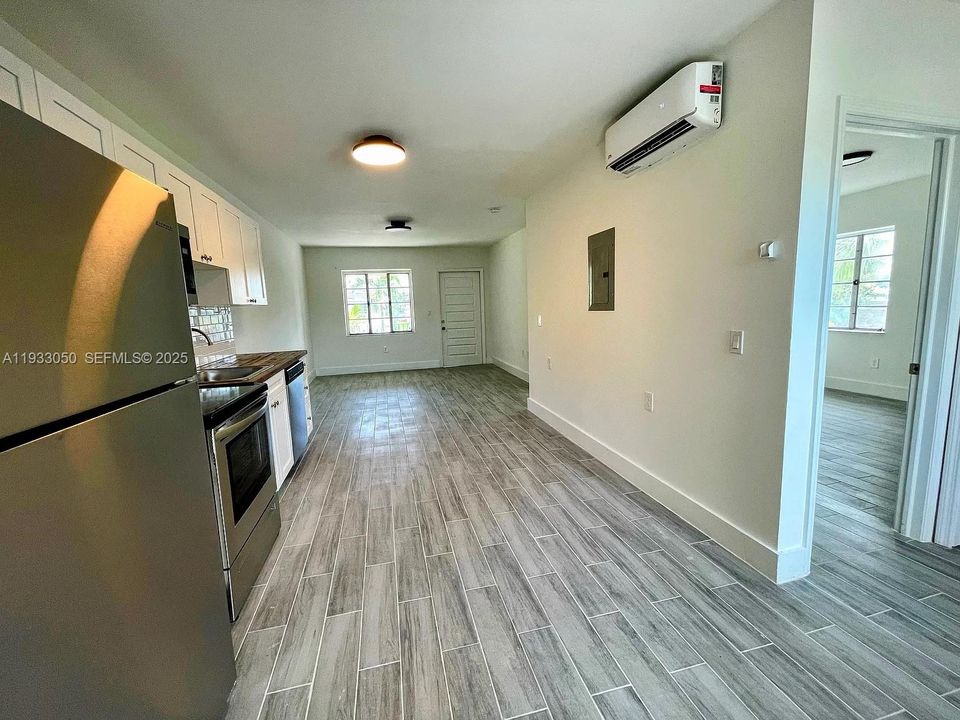 出租: $2,250 (2 贝兹, 1 浴室, 3688 平方英尺)