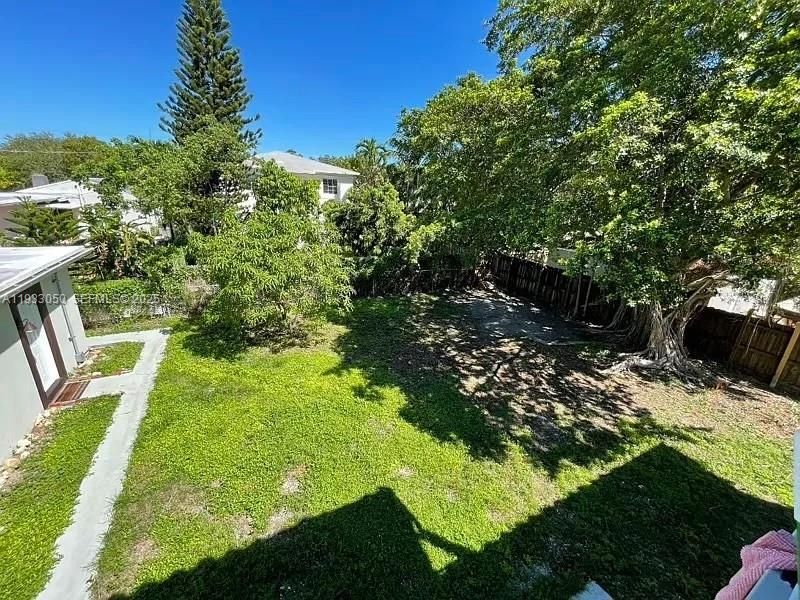 出租: $2,250 (2 贝兹, 1 浴室, 3688 平方英尺)