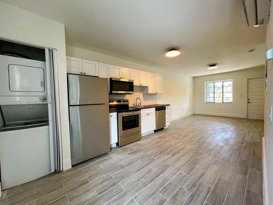 出租: $2,250 (2 贝兹, 1 浴室, 3688 平方英尺)