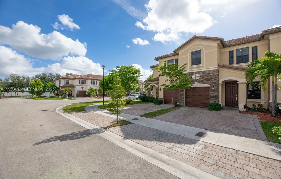 For Sale: $625,000 (4 beds, 2 baths, 1862 Square Feet)