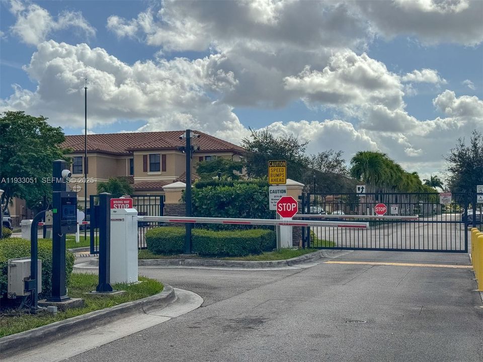 For Sale: $625,000 (4 beds, 2 baths, 1862 Square Feet)