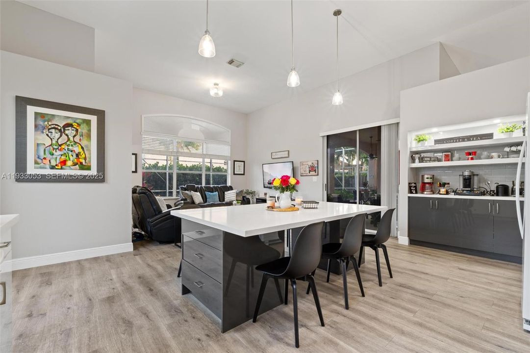 На продажу: $875,000 (3 спален, 3 ванн, 2414 Квадратных фут)