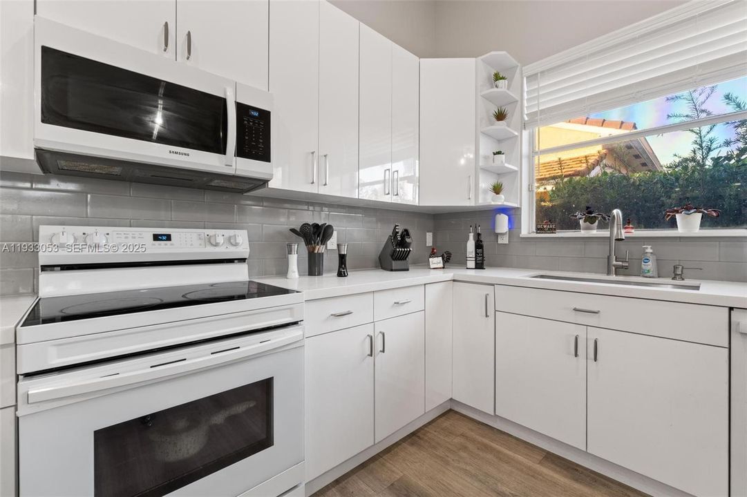 На продажу: $875,000 (3 спален, 3 ванн, 2414 Квадратных фут)