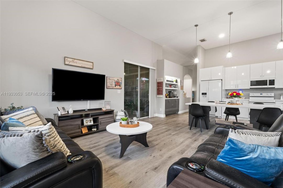 На продажу: $875,000 (3 спален, 3 ванн, 2414 Квадратных фут)