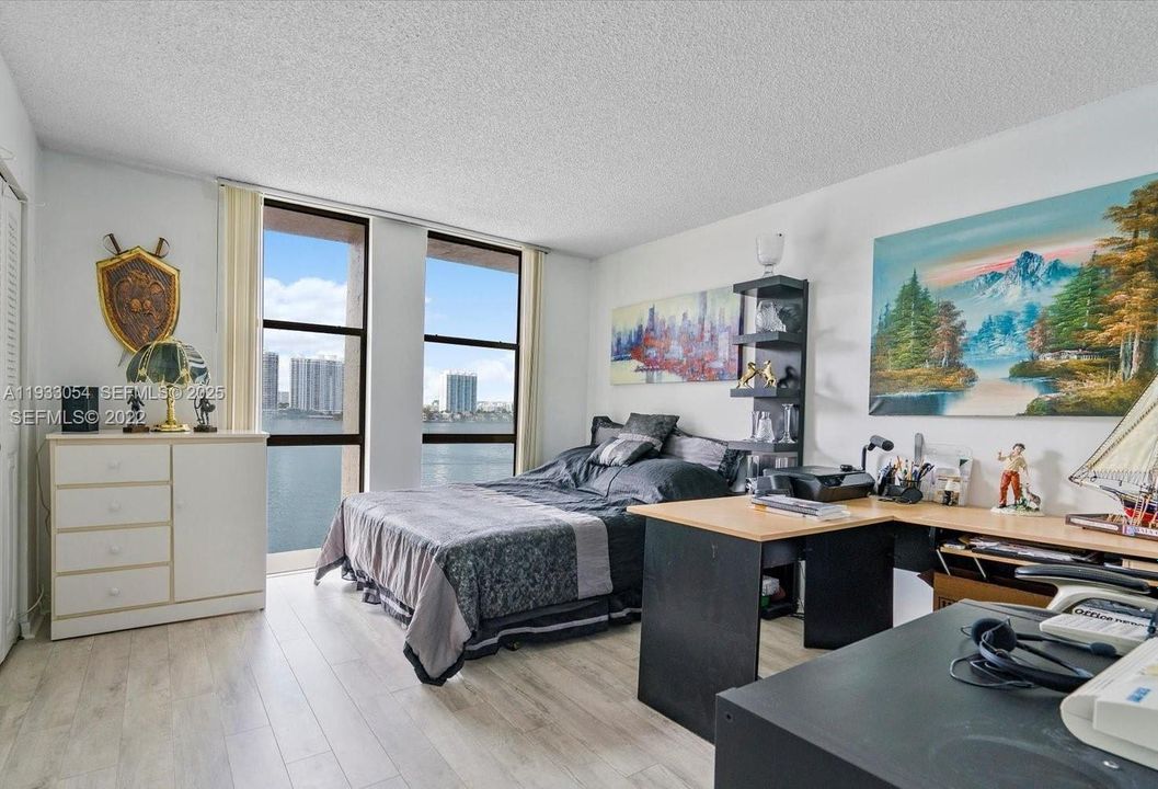 For Sale: $489,000 (2 beds, 2 baths, 1320 Square Feet)