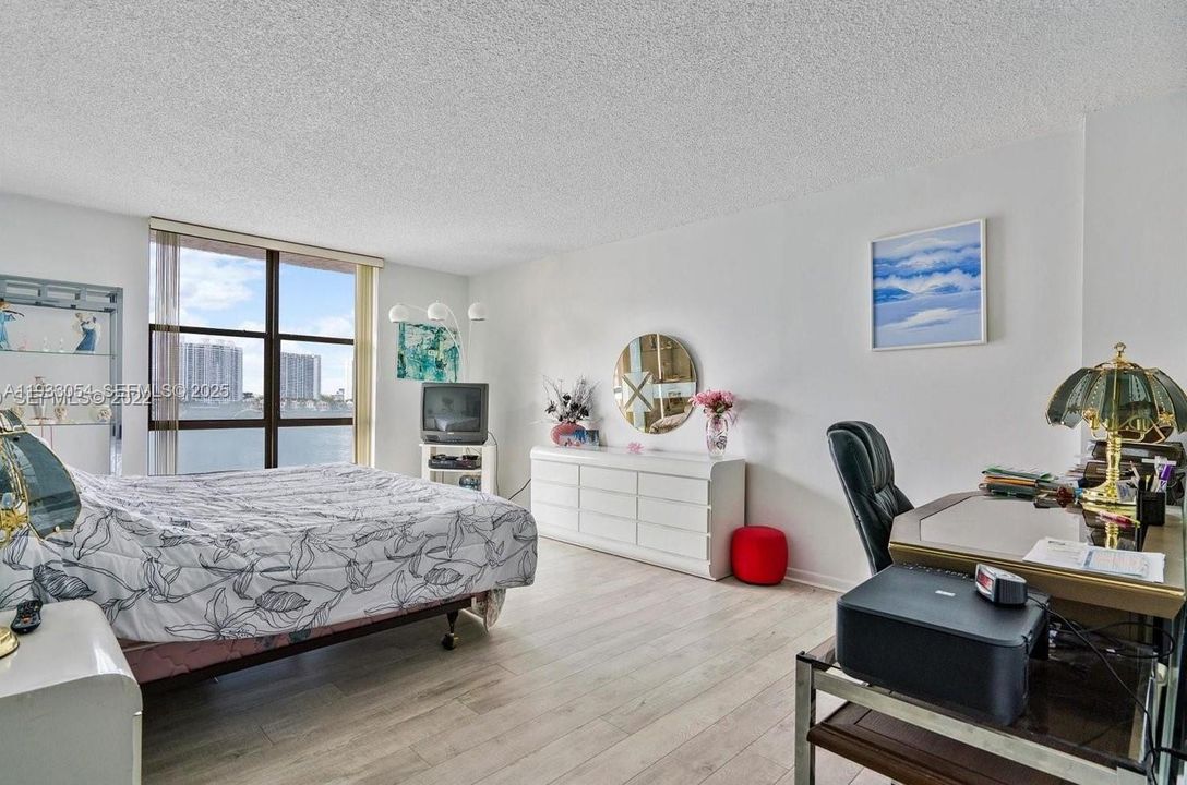 For Sale: $489,000 (2 beds, 2 baths, 1320 Square Feet)