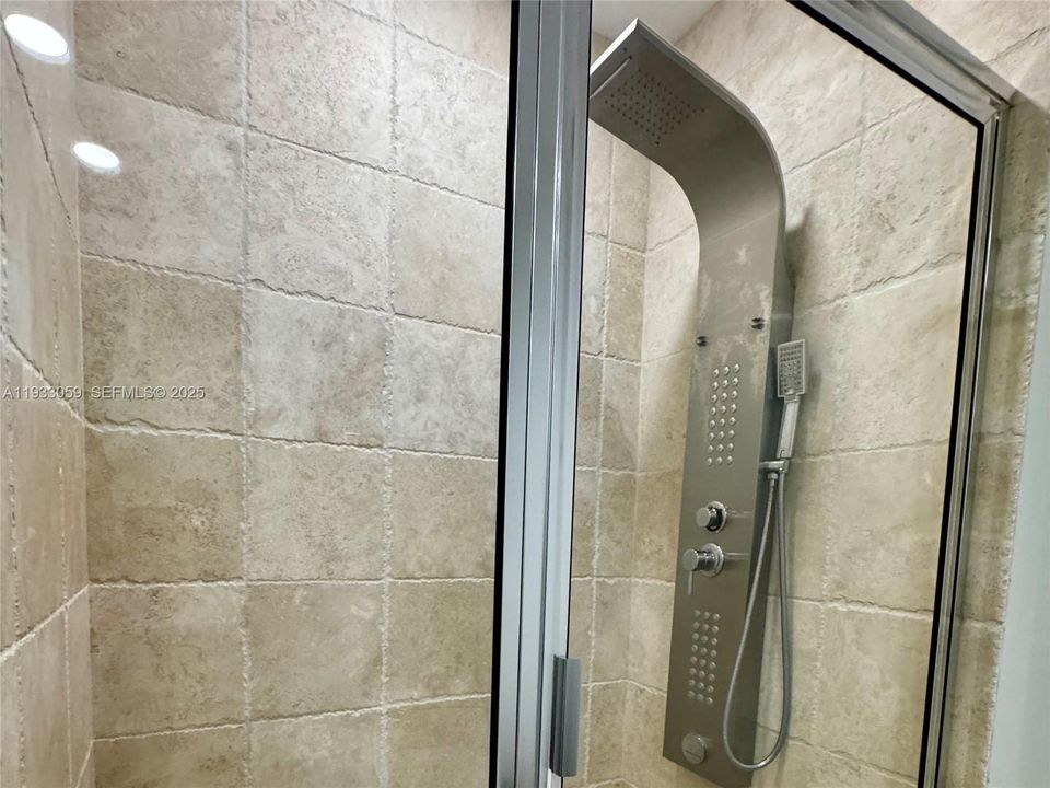 For Sale: $1,647,770 (2 beds, 3 baths, 1570 Square Feet)