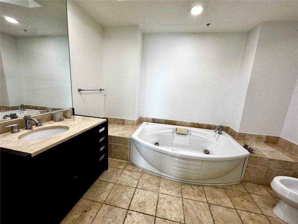 For Sale: $1,647,770 (2 beds, 3 baths, 1570 Square Feet)