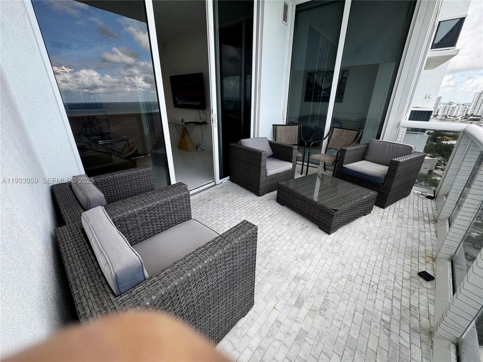 For Sale: $1,647,770 (2 beds, 3 baths, 1570 Square Feet)