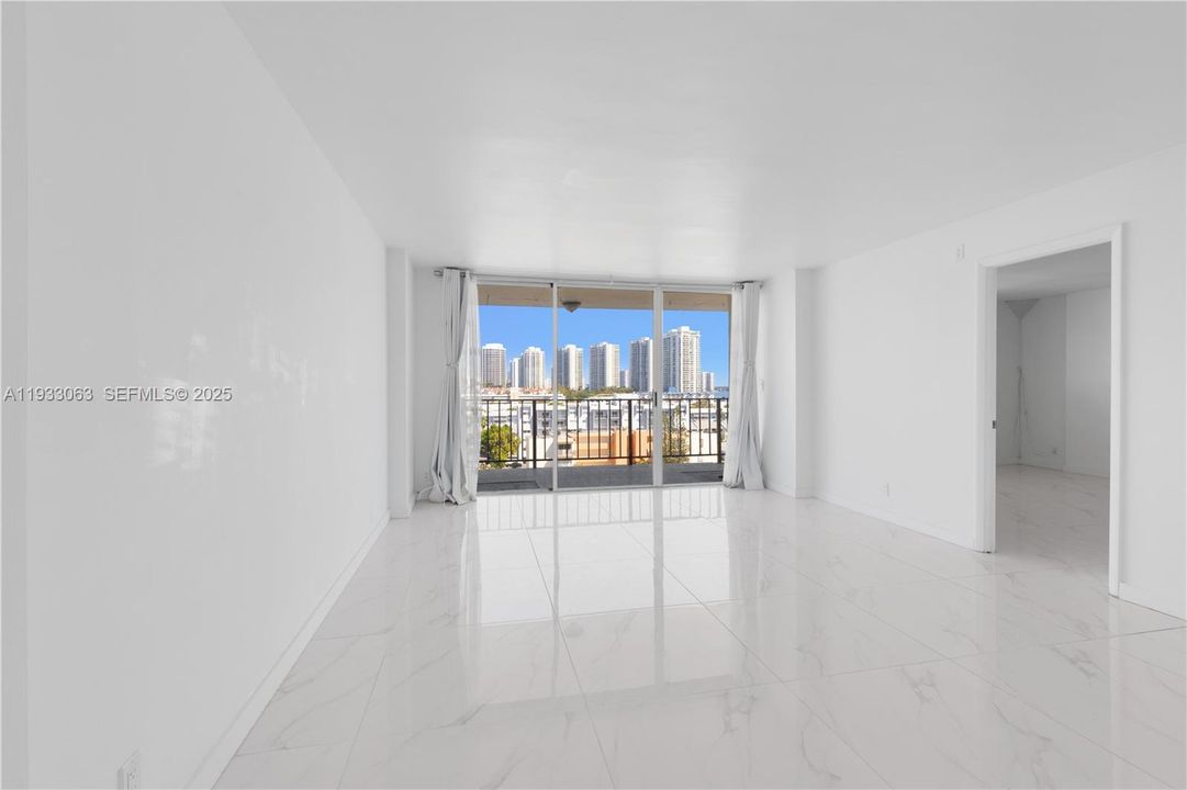 En Venta: $299,000 (2 camas, 2 baños, 1110 Pies cuadrados)