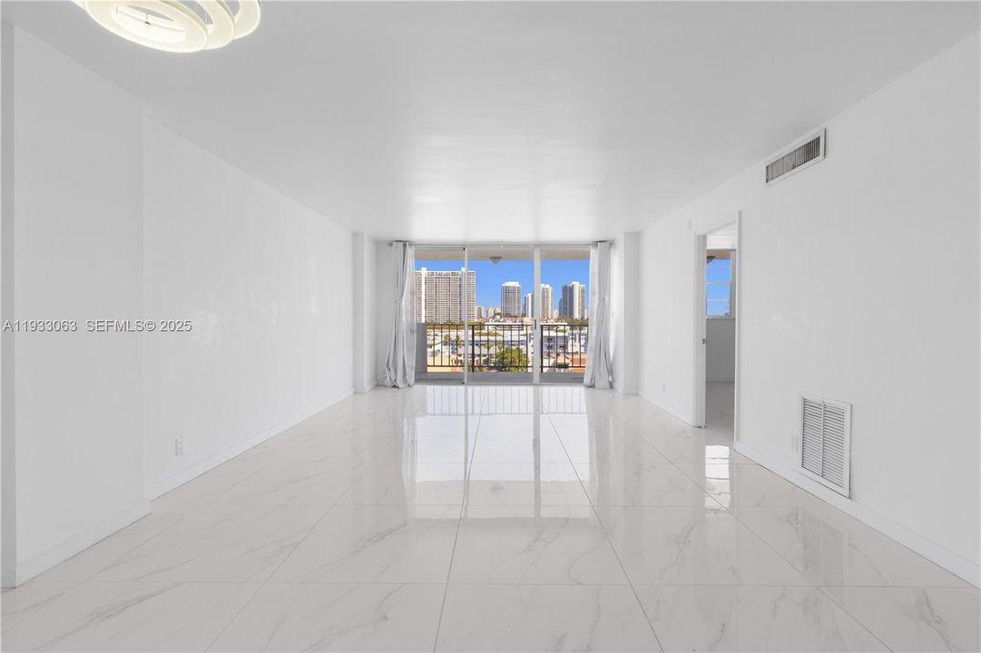 En Venta: $299,000 (2 camas, 2 baños, 1110 Pies cuadrados)