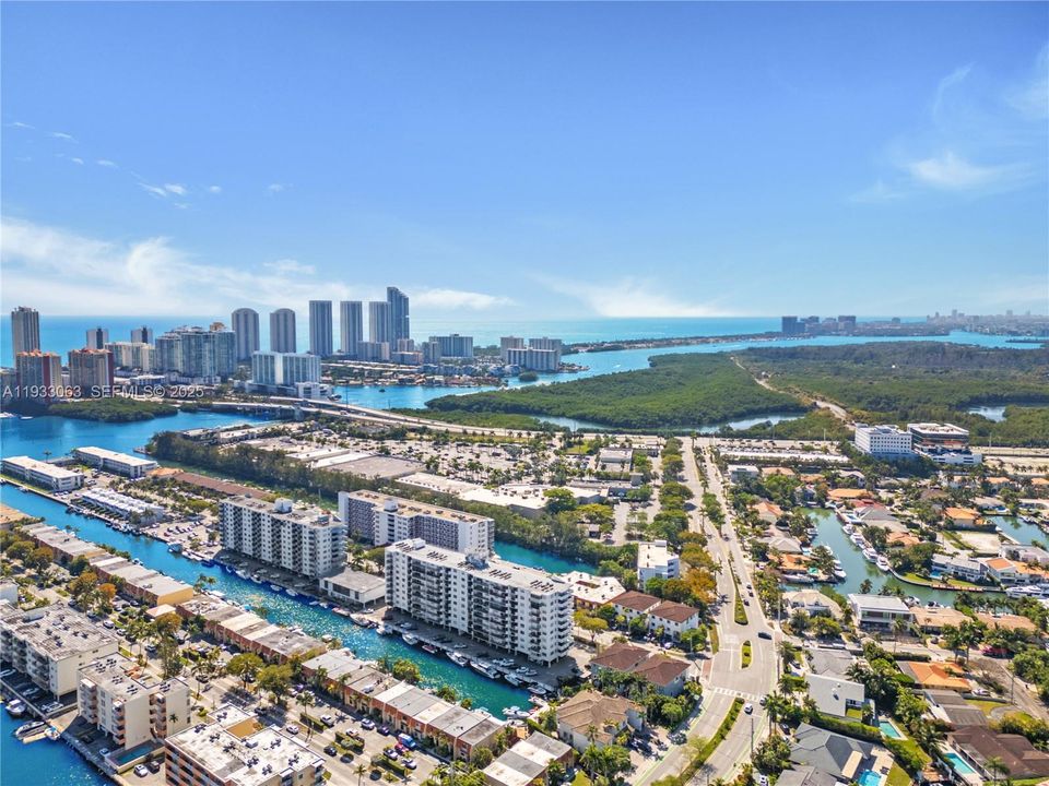 En Venta: $299,000 (2 camas, 2 baños, 1110 Pies cuadrados)