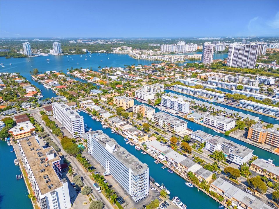 En Venta: $299,000 (2 camas, 2 baños, 1110 Pies cuadrados)