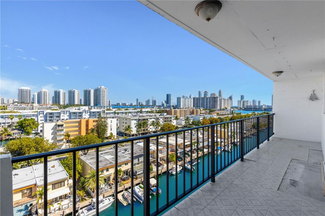 En Venta: $299,000 (2 camas, 2 baños, 1110 Pies cuadrados)