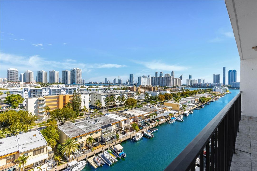 En Venta: $299,000 (2 camas, 2 baños, 1110 Pies cuadrados)