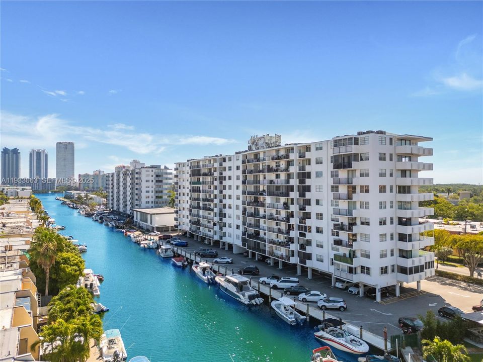 En Venta: $299,000 (2 camas, 2 baños, 1110 Pies cuadrados)