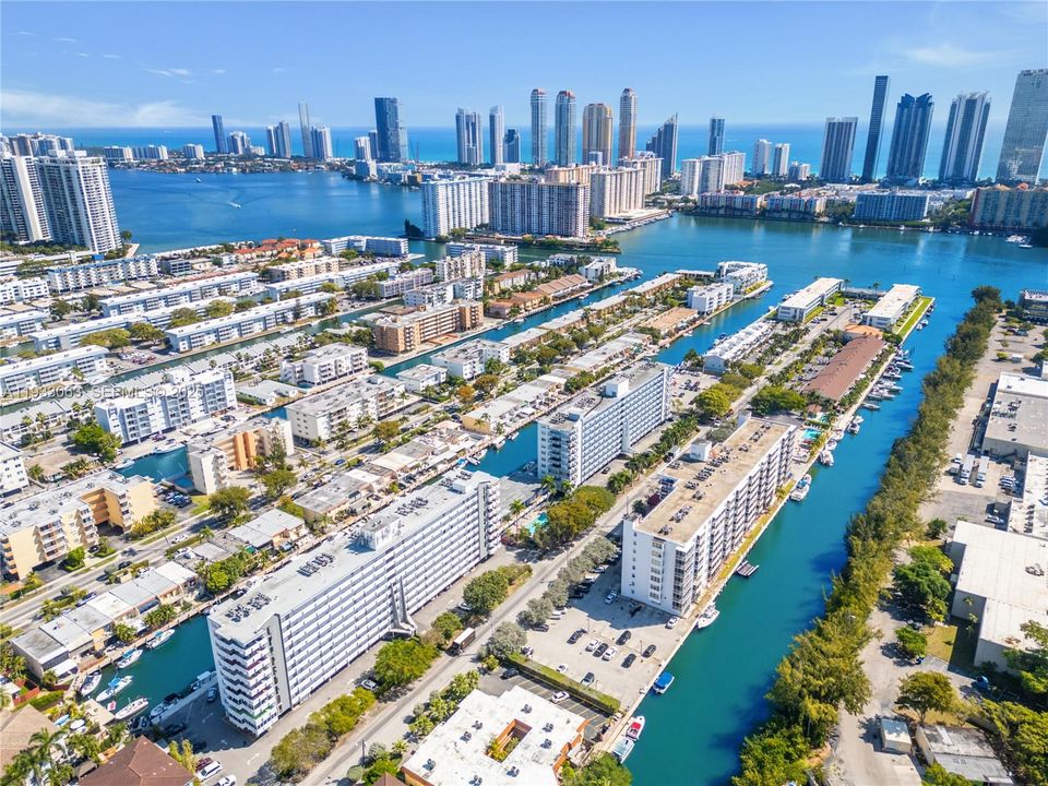 En Venta: $299,000 (2 camas, 2 baños, 1110 Pies cuadrados)