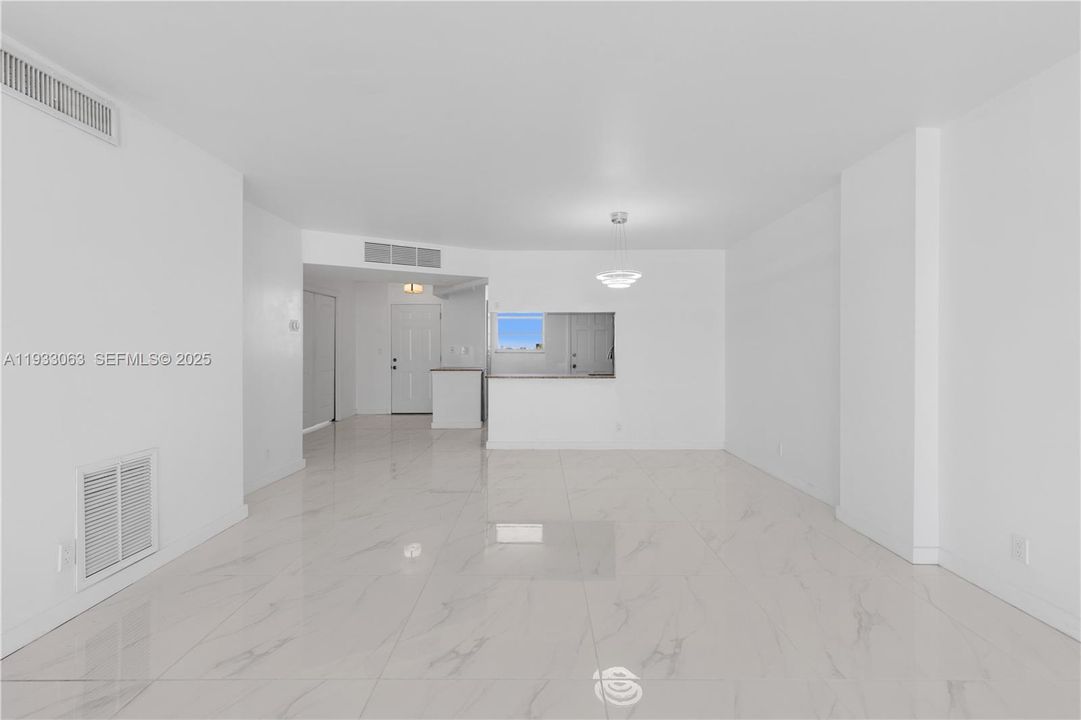 En Venta: $299,000 (2 camas, 2 baños, 1110 Pies cuadrados)