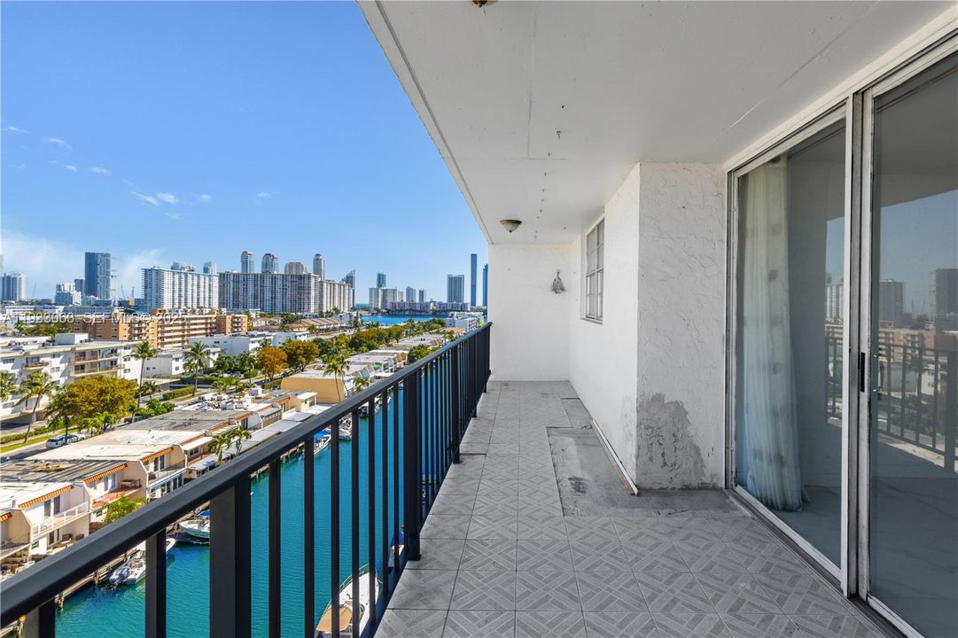 En Venta: $299,000 (2 camas, 2 baños, 1110 Pies cuadrados)