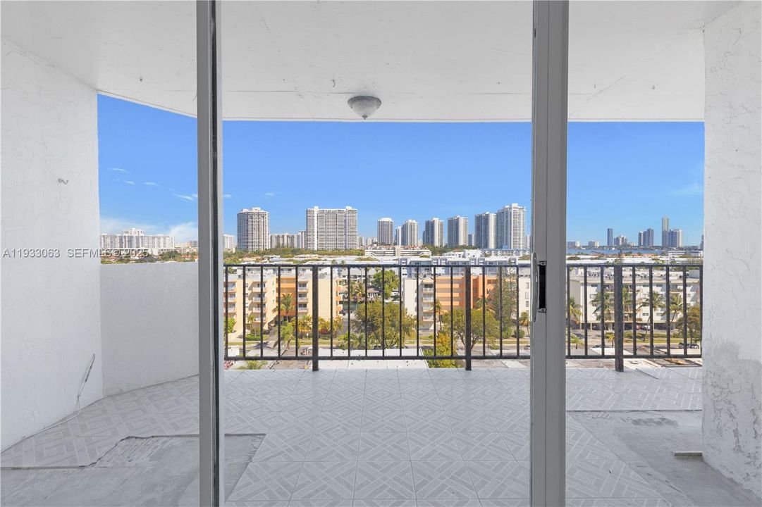 En Venta: $299,000 (2 camas, 2 baños, 1110 Pies cuadrados)