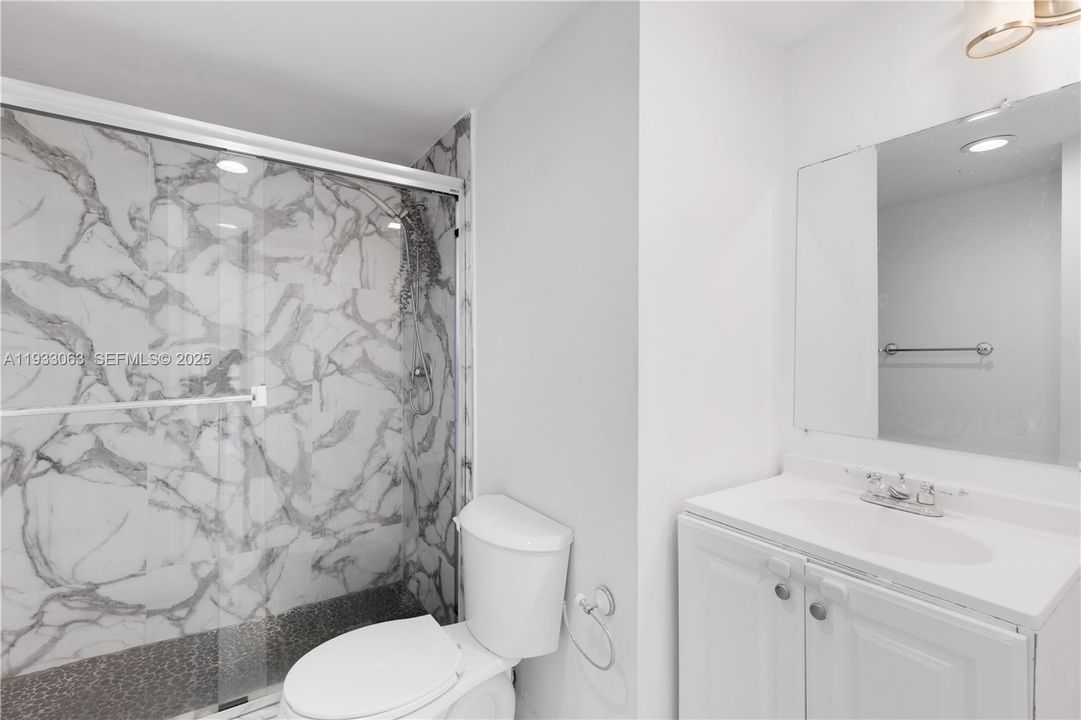 En Venta: $299,000 (2 camas, 2 baños, 1110 Pies cuadrados)