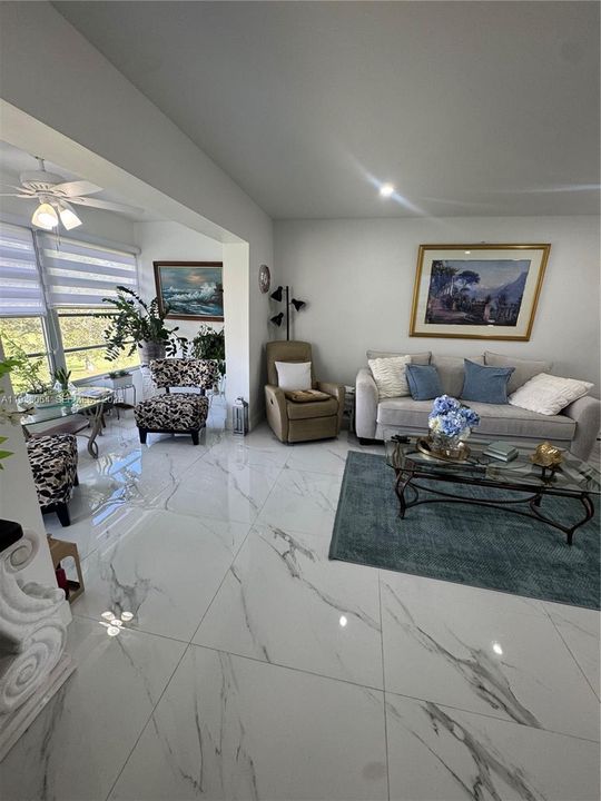 En Venta: $159,990 (2 camas, 2 baños, 1025 Pies cuadrados)