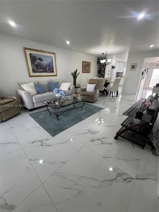 En Venta: $159,990 (2 camas, 2 baños, 1025 Pies cuadrados)