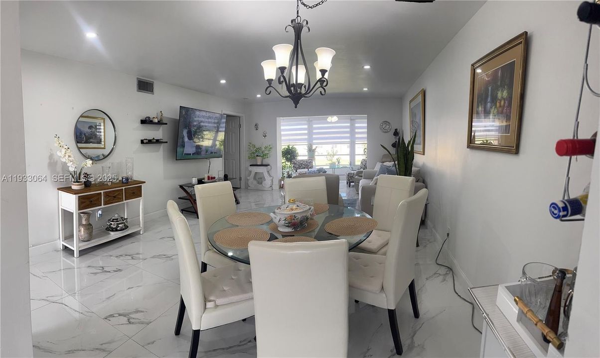 En Venta: $159,990 (2 camas, 2 baños, 1025 Pies cuadrados)