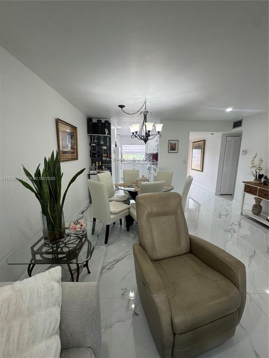 En Venta: $159,990 (2 camas, 2 baños, 1025 Pies cuadrados)