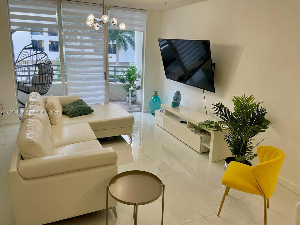 В аренду: $3,800 (2 спален, 2 ванн, 990 Квадратных фут)