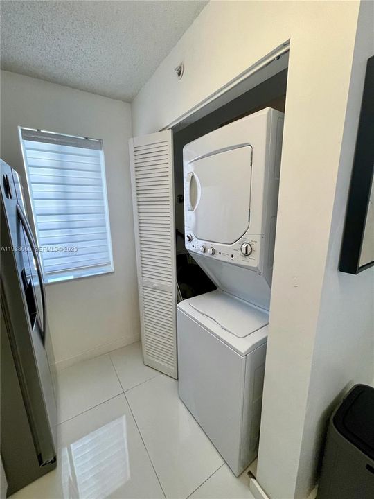 В аренду: $3,800 (2 спален, 2 ванн, 990 Квадратных фут)