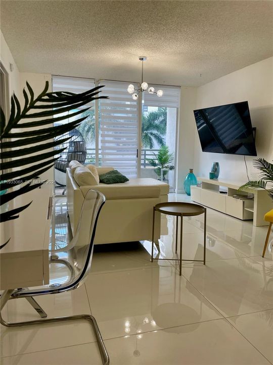 В аренду: $3,800 (2 спален, 2 ванн, 990 Квадратных фут)