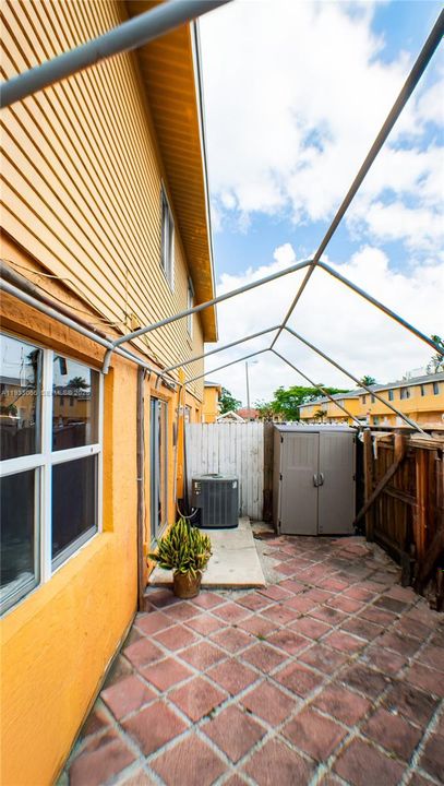 В аренду: $1,950 (2 спален, 1 ванн, 1084 Квадратных фут)