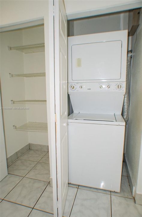 В аренду: $1,950 (2 спален, 1 ванн, 1084 Квадратных фут)